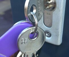 فتح قفل باب المنيوم 60068305 فني تركيب اقفال ابواب