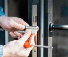 فتح قفل باب المنيوم 60068305 فني تركيب اقفال ابواب